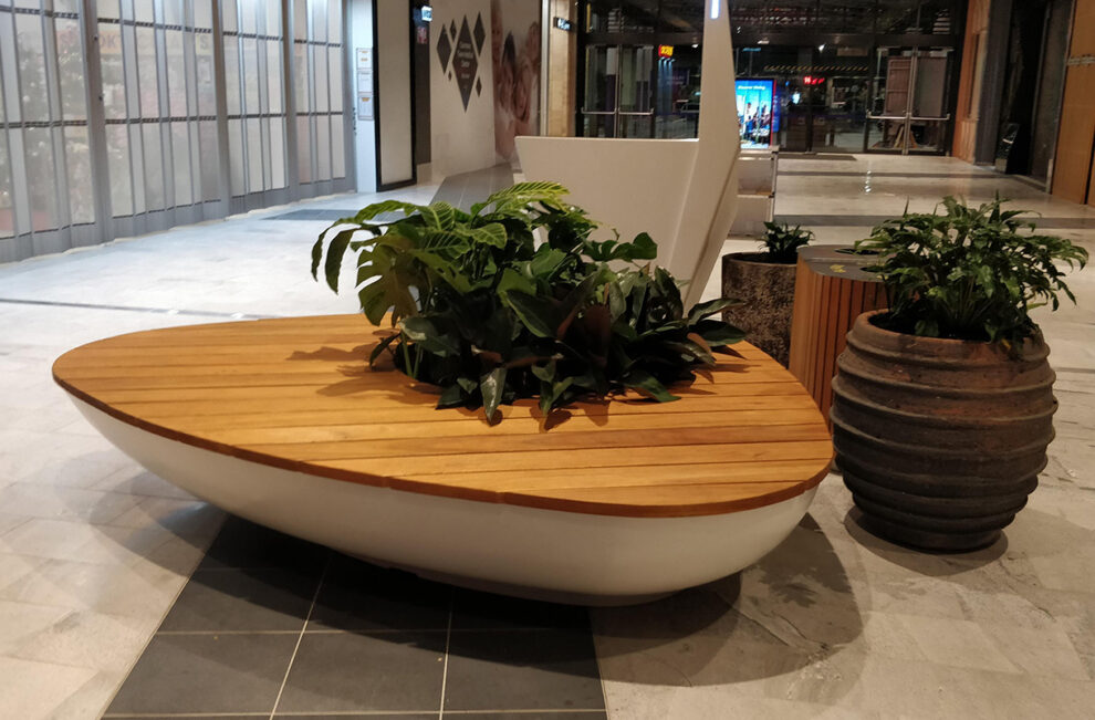 Delta Large Seat Planter